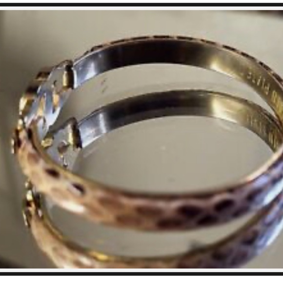 VINTAGE GUCCI GG 24K GOLDPLATED
BEIGE SNAKE'S SKIN BANGLE BRACELET - Picture 6 of 16